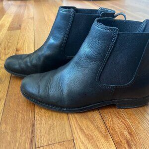 Black LL Bean leather Chelsea boots Women's 7.5W